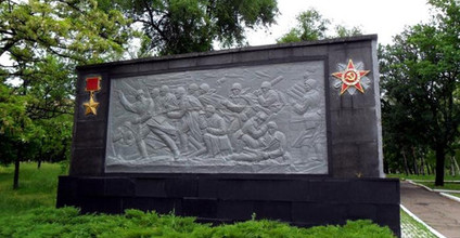 Барельеф на стеле мемориала Слава