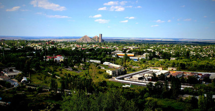 Вид на город Торецк с террикона шахты Новая